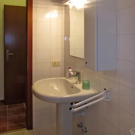 Agli Ulivi 114s * Assenza